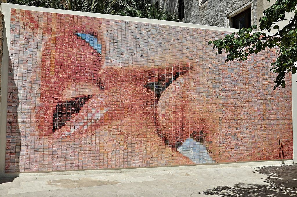 Fotomosaico del mural del beso